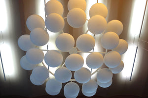 Imponente grande lampadario a nuvola Mid-Century Modern dalla Milchhalle di Vienna