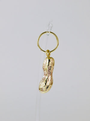 Carl Auböck Handgefertigter Schlüsselanhänger „Peanut“ aus Messing, Mid-Century Modern