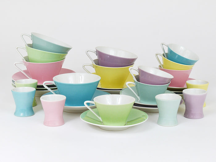 6 Midcentury Pastel Daisy Porcelain Espresso Coffee Cups, Lilien, Austria, 1950s