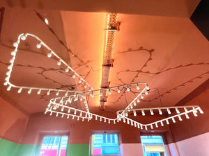 Impressionnant et grand lustre sculpture lumineuse à triangles, style Gino Sarfatti, années 1950
