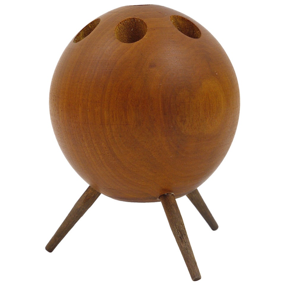 Bougeoir tripode Carl Aubock en noyer, modèle boule, Autriche, années 1950