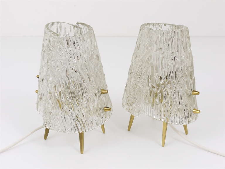 Paire de lampes de table Mid-Century J.T. Kalmar en laiton et verre texturé, Autriche, années 1950
