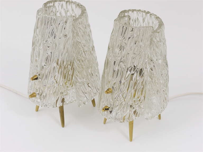 Paire de lampes de table Mid-Century J.T. Kalmar en laiton et verre texturé, Autriche, années 1950