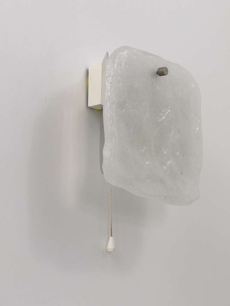 Applique murale Kalmar en verre glacé dépoli, Autriche, années 1960