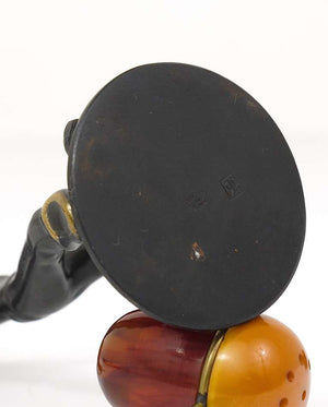 Juego de saleros y pimenteros con soporte y figura asiática de latón de Rohac, Austria, años 50