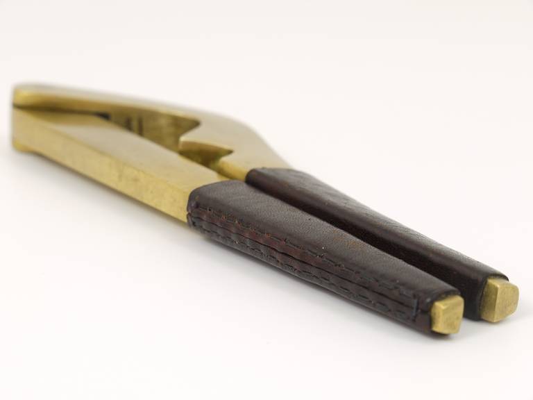 Casse-noix Mid-Century en laiton et cuir Carl Aubock, Vienne, Autriche, années 1950