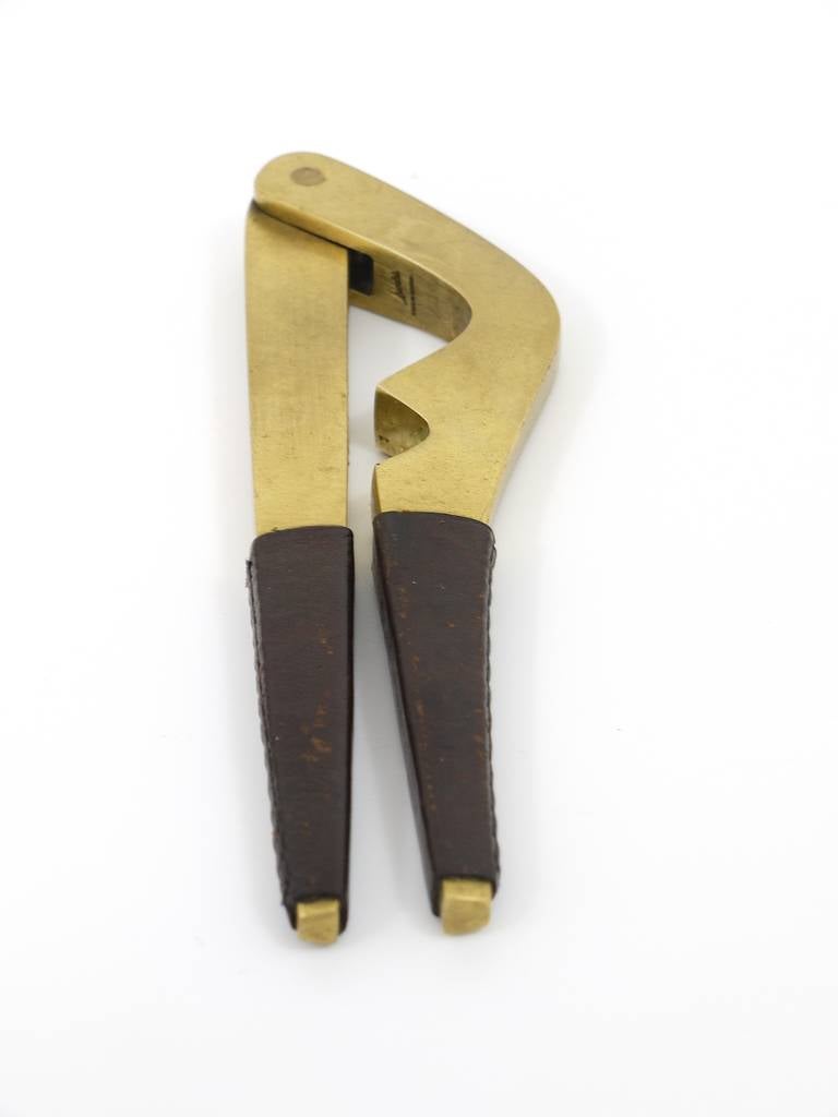 Casse-noix Mid-Century en laiton et cuir Carl Aubock, Vienne, Autriche, années 1950