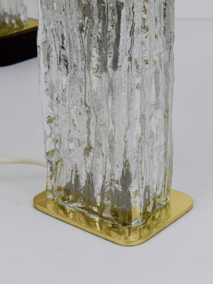 Coppia di grandi lampade da tavolo J.T. Kalmar in vetro ghiaccio «Frankenberg» con base illuminata