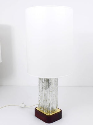Coppia di grandi lampade da tavolo J.T. Kalmar in vetro ghiaccio «Frankenberg» con base illuminata