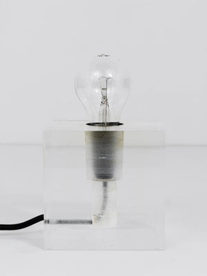 Lámpara de mesa o auxiliar cúbica de lucite, posmoderna, Italia