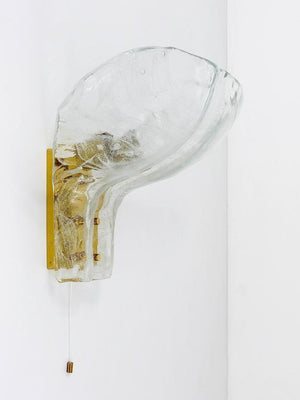 Aplique J.T. Kalmar grande de latón y vidrio hielo con forma de pétalo, Mid-Century, Austria, años 70