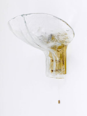 Aplique J.T. Kalmar grande de latón y vidrio hielo con forma de pétalo, Mid-Century, Austria, años 70