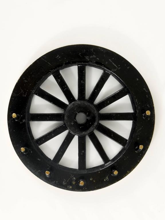 Portachiavi Walter Bosse Mid-Century a ruota di carro in ottone, Herta Baller, Austria, 1950