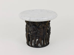 Centro de mesa Art Nouveau con putti báquicos, bronce y mármol, atribuido a Gustav Gurschner