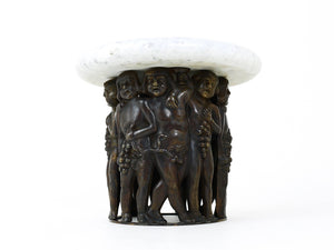 Centro de mesa Art Nouveau con putti báquicos, bronce y mármol, atribuido a Gustav Gurschner