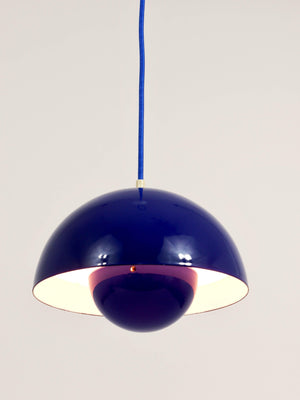 Lámpara colgante Flowerpot esmaltada azul de Verner Panton, Louis Poulsen, Dinamarca, 1969