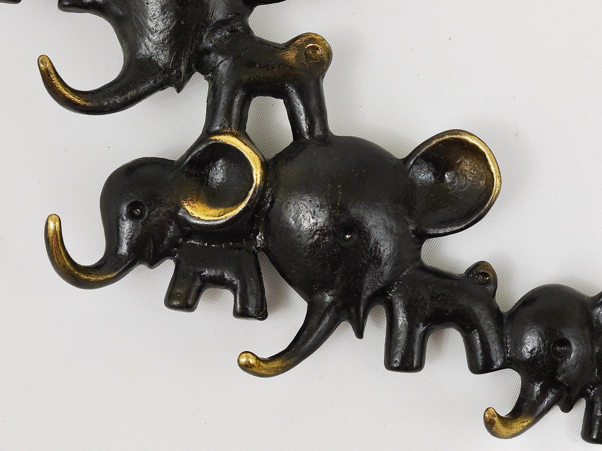 Appendichiavi in ottone con elefanti di Walter Bosse, realizzato da Herta Baller, Austria, anni 1950