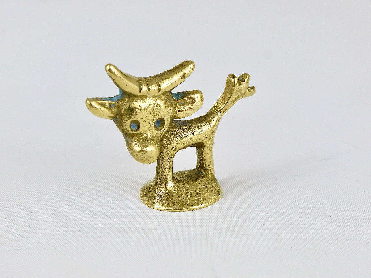 Statuetta di mucca in ottone Mid-Century di Walter Bosse, Herta Baller, Austria, anni 1950