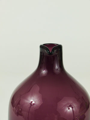 Signierte violette Timo Sarpaneva Pullo Vogel-Flaschenglasvase, Iittala, Finnland