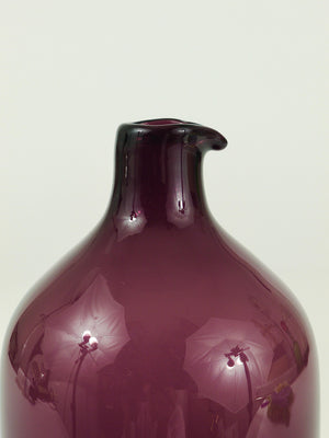 Signierte violette Timo Sarpaneva Pullo Vogel-Flaschenglasvase, Iittala, Finnland