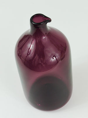 Signierte violette Timo Sarpaneva Pullo Vogel-Flaschenglasvase, Iittala, Finnland