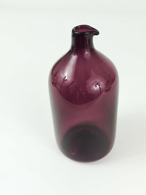 Signierte violette Timo Sarpaneva Pullo Vogel-Flaschenglasvase, Iittala, Finnland
