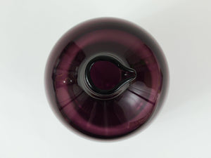 Signierte violette Timo Sarpaneva Pullo Vogel-Flaschenglasvase, Iittala, Finnland