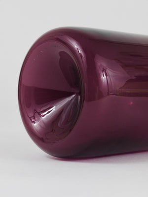 Signierte violette Timo Sarpaneva Pullo Vogel-Flaschenglasvase, Iittala, Finnland