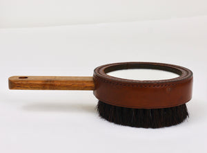 Miroir à main et brosse à habits en noyer et cuir Carl Aubock, Autriche, années 1950