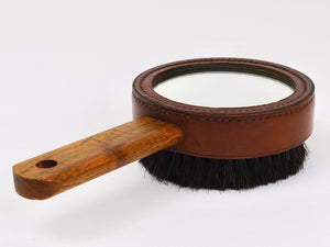 Miroir à main et brosse à habits en noyer et cuir Carl Aubock, Autriche, années 1950