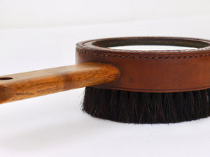 Miroir à main et brosse à habits en noyer et cuir Carl Aubock, Autriche, années 1950