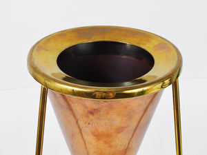 Raro cenicero de pie con trípode de cobre y latón, Carl Auböck