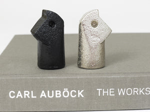 Jeu d'échecs moderniste Carl Auböck en fonte avec plateau en cuir fait main
