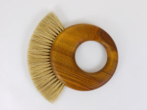 Große Mid-Century Kleiderbürste aus Nussbaum von Carl Auböck
