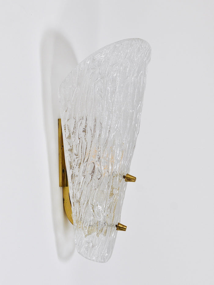 One Kalmar Midcentury Brass & Textured Glass Scone Wall Light, Austria, 1950s