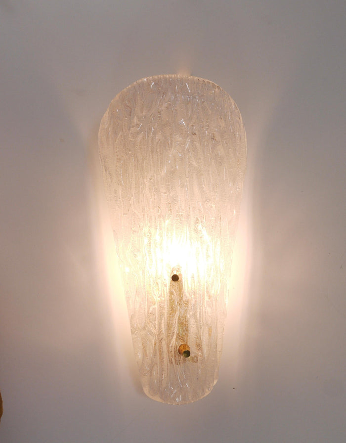 One Kalmar Midcentury Brass & Textured Glass Scone Wall Light, Austria, 1950s