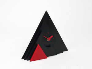 Reloj de sobremesa o mesa piramidal posmoderno de Makiko Taniguchi, Japón, años 80