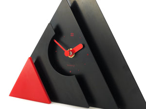 Reloj de sobremesa o mesa piramidal posmoderno de Makiko Taniguchi, Japón, años 80