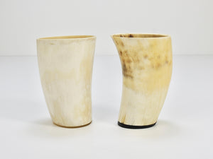 Deux pots porte-stylos et crayons de bureau en corne Carl Aubock, Mid-Century, Autriche, années 1950