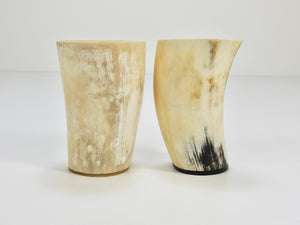 Deux pots porte-stylos et crayons de bureau en corne Carl Aubock, Mid-Century, Autriche, années 1950