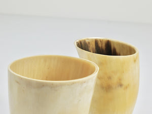 Deux pots porte-stylos et crayons de bureau en corne Carl Aubock, Mid-Century, Autriche, années 1950