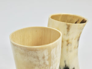 Deux pots porte-stylos et crayons de bureau en corne Carl Aubock, Mid-Century, Autriche, années 1950
