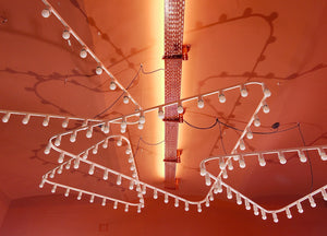 Impressionnant et grand lustre sculpture lumineuse à triangles, style Gino Sarfatti, années 1950