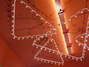 Impressionnant et grand lustre sculpture lumineuse à triangles, style Gino Sarfatti, années 1950