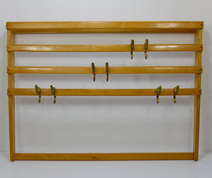 Grand porte-manteau mural Carl Auböck Mid-Century en hêtre avec 8 crochets en laiton, années 1950