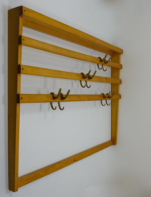 Grand porte-manteau mural Carl Auböck Mid-Century en hêtre avec 8 crochets en laiton, années 1950