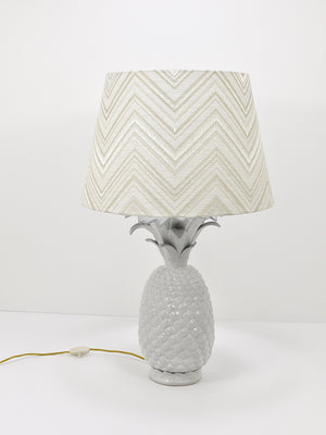 Lampe de table Hollywood Regency ananas blanc dans le style de Tommaso Barbi, Italie, années 1970