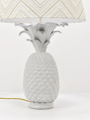 Lampe de table Hollywood Regency ananas blanc dans le style de Tommaso Barbi, Italie, années 1970