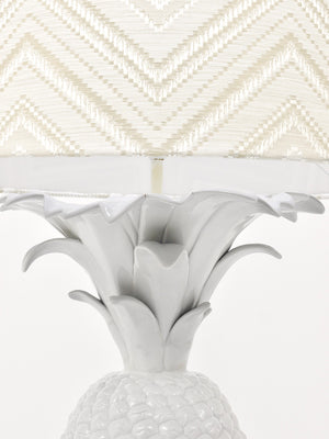 Lampe de table Hollywood Regency ananas blanc dans le style de Tommaso Barbi, Italie, années 1970