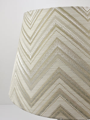 Lampe de table Hollywood Regency ananas blanc dans le style de Tommaso Barbi, Italie, années 1970